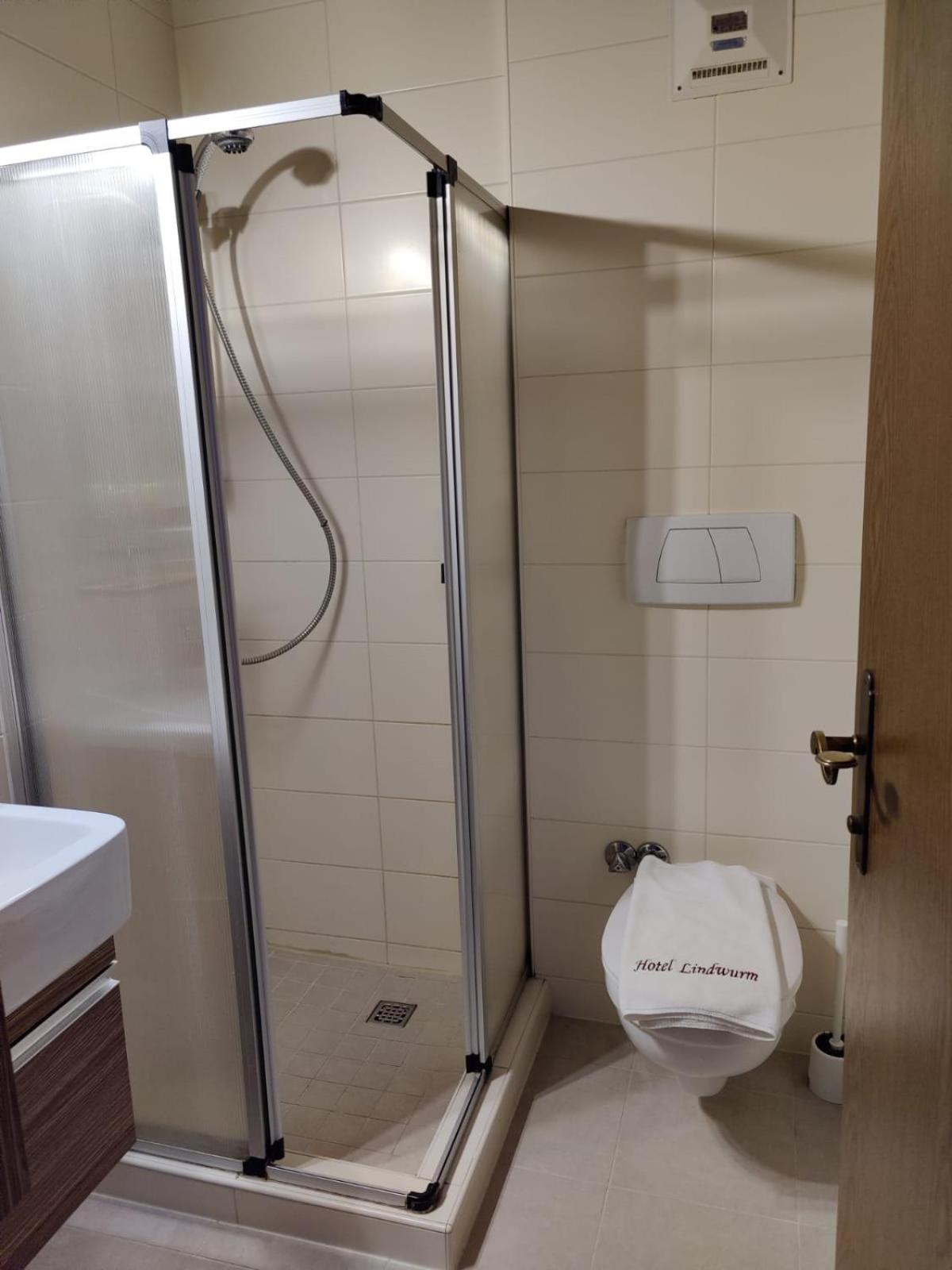 Hotel Lindwurm Бад Гойзерн Екстериор снимка