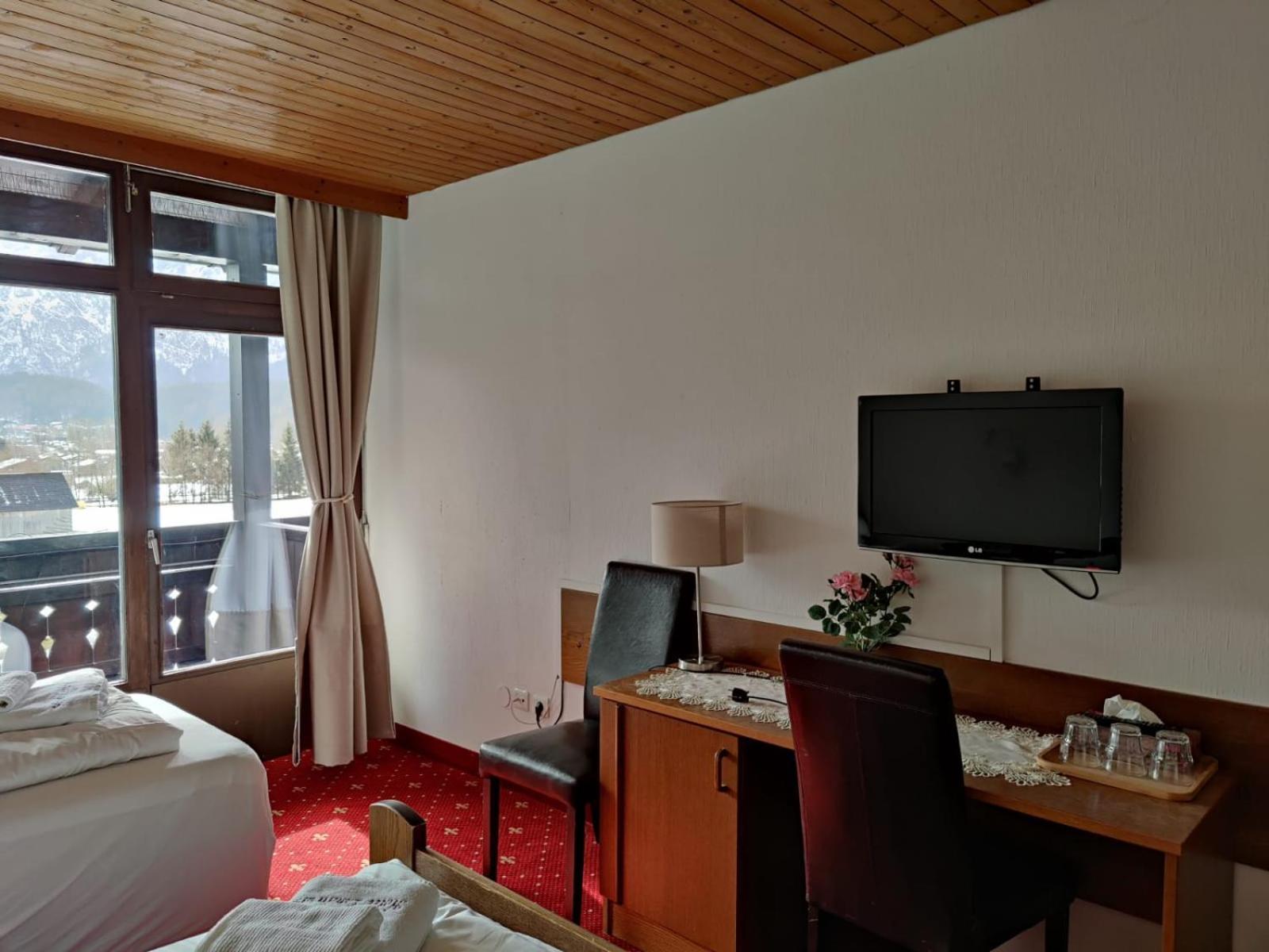 Hotel Lindwurm Бад Гойзерн Екстериор снимка