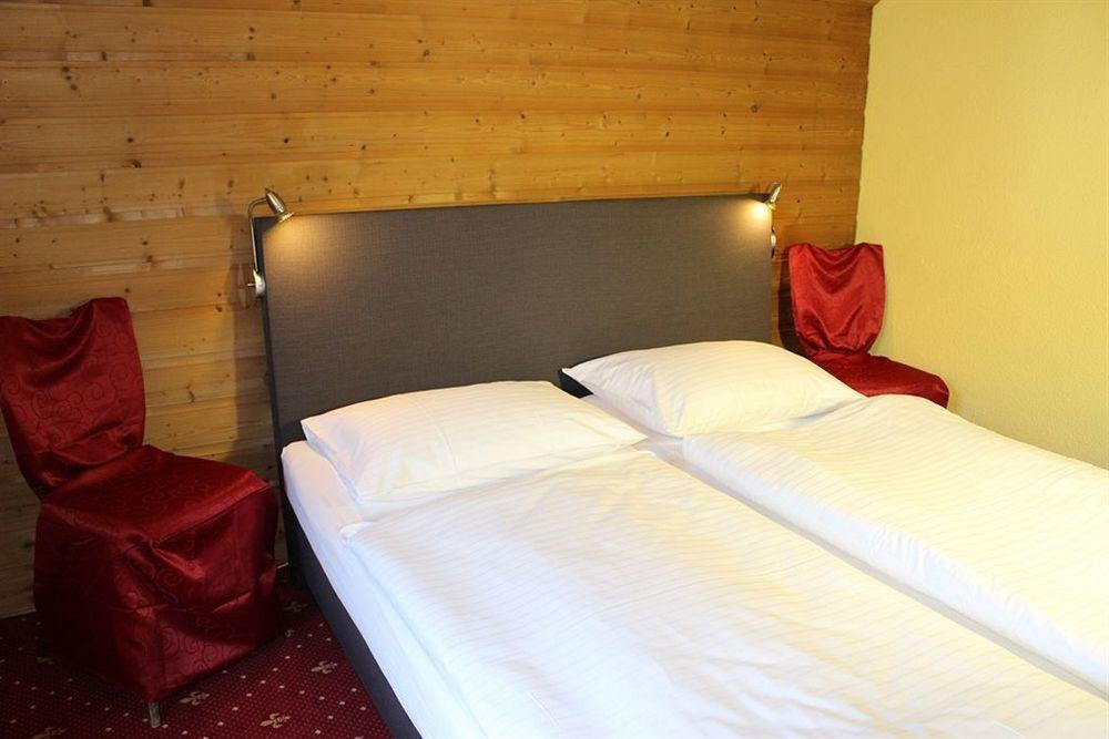 Hotel Lindwurm Бад Гойзерн Екстериор снимка