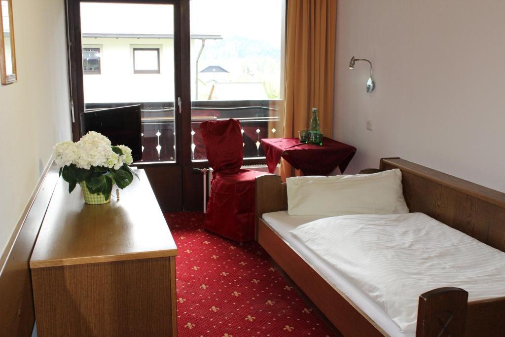 Hotel Lindwurm Бад Гойзерн Стая снимка
