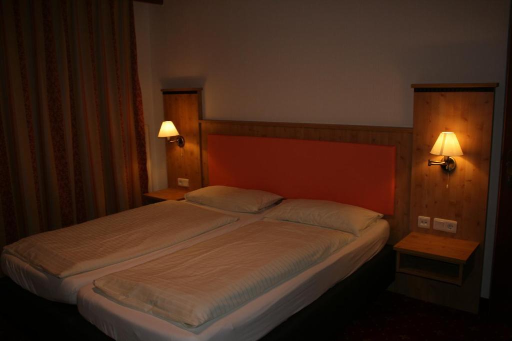 Hotel Lindwurm Бад Гойзерн Стая снимка