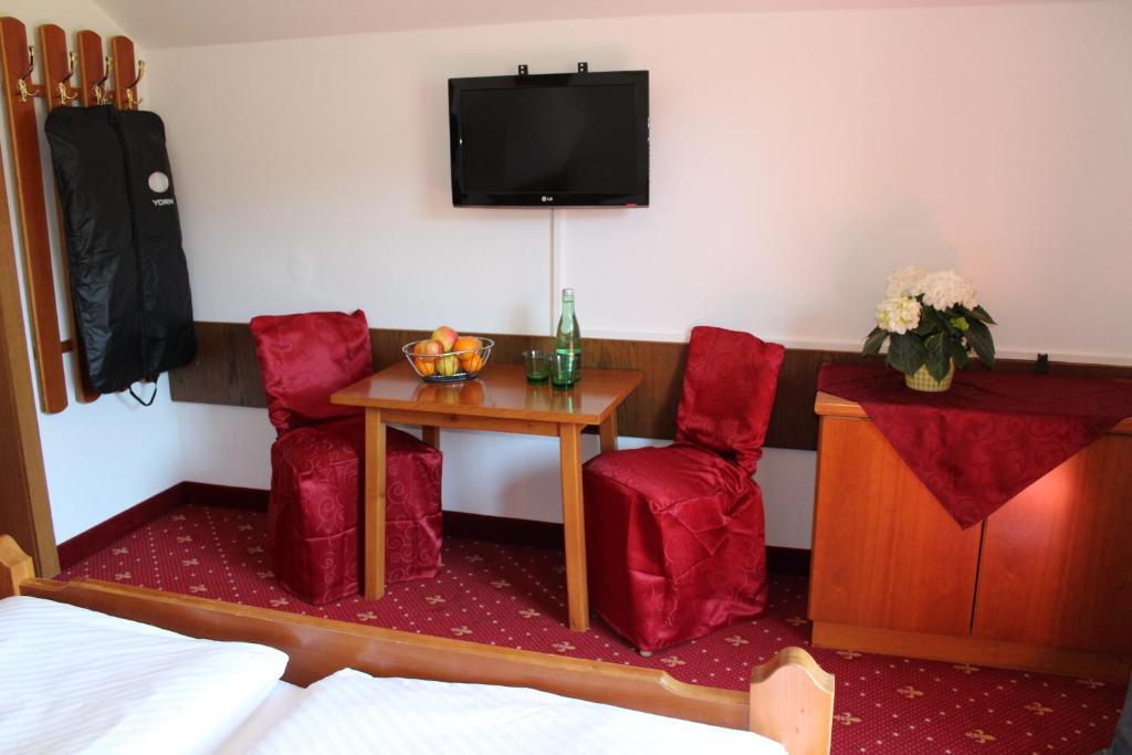Hotel Lindwurm Бад Гойзерн Стая снимка